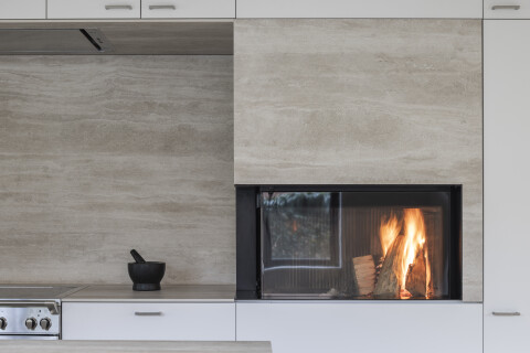 Een sfeerhaard is een haard ontworpen om sfeer en gezelligheid te creëren in elk interieur. Ontdek de veelzijdigheid en luxe uitstraling die deze haarden bieden.